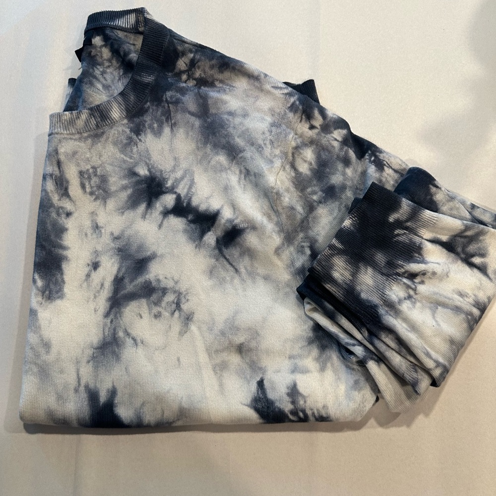 J. Crew Men's Dark Blue and White Tie-Dye Crewneck Sweater